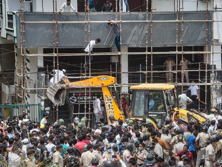 Shaheen Bagh Bulldozer Supreme Court Asks Petitioner To Better Approach High Court Shaheen Bagh: દબાણ વિરોધી અભિયાન રોકવા માટે સુપ્રિમ કોર્ટે ના પાડી, કહ્યું - કેસ જહાંગીરપુરીથી અલગ, હાઈકોર્ટમાં જાઓ