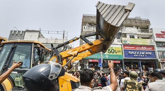 Shaheen Bagh Bulldozer : अतिक्रमण हटने के बाद कैसे हैं SHAHEEN BAGH के हाल ? देखिए पूरी रिपोर्ट