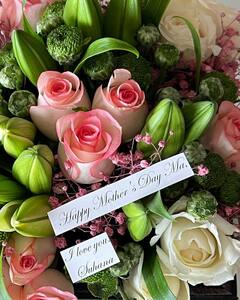 Suhana Khan Mother's Day Gift To Gauri Khan: 'मदर्स डे' पर बेटी सुहाना खान की तरफ से इस गिफ्ट को पाकर गदगद हुईं गौरी खान, शेयर की ये पोस्ट