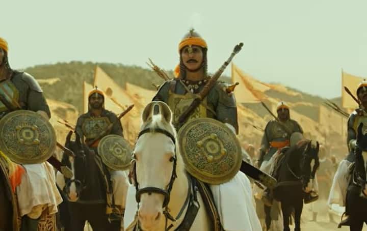 ट्रेलर की शुरुआत में डायलॉग आता है,  ''उत्तराधिकारी रिश्ते से नहीं वीरता से चुना जाता है.''