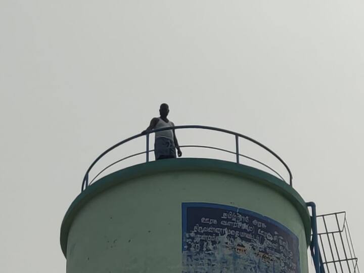 A teenager attempts suicide by climbing into a 100 foot high reservoir near Arani demanding to be reunited with his estranged wife ஆரணி : குடும்ப தகராறால் பிரிந்த மனைவியை சேர்த்து வைக்கக்கோரி தற்கொலைக்கு முயன்ற இளைஞர்.. மீட்ட போலீசார்