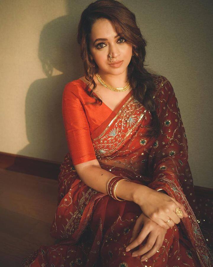 சிாித்தாய் இசை அறிந்தேன் நடந்தாய் திசை அறிந்தேன்