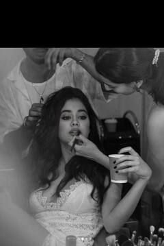 In Pics: ਜਾਹਨਵੀ ਕਪੂਰ ਨੇ ਸੈੱਟ ਤੋਂ ਮੇਕਅੱਪ ਕਰਦੇ ਹੋਏ ਸ਼ੇਅਰ ਕੀਤੀਆਂ ਖੂਬਸੂਰਤ ਤਸਵੀਰਾਂ, ਟੀਮ ਨਾਲ ਮਸਤੀ ਕਰਦੀ ਆਈ ਨਜ਼ਰ