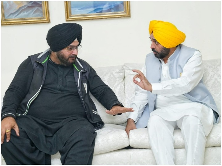 Congress Leader Navjot Singh Sidhu Meets Punjab CM Bhagwant Mann During CWC  Meeting In Delhi | Navjot Singh Sidhu: कांग्रेस नेता नवजोत सिंह सिद्धू ने  पंजाब के सीएम भगवंत मान से की