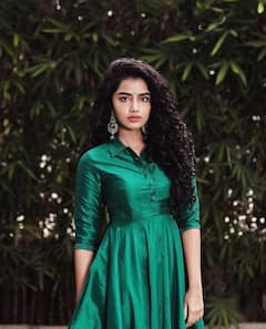 Anupama Parameswaran : सालस, सोज्वळ आणि निरागस... अनुपमाच्या सिंपल लूकने वेधलं लक्ष