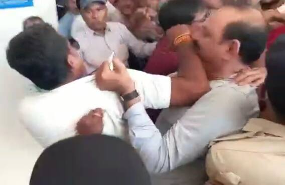 વડોદરા: કોન્સ્ટેબલ સાથે મારામારી મામલે આખરે ત્રીજા દિવસે ફરિયાદ નોંધાઈ