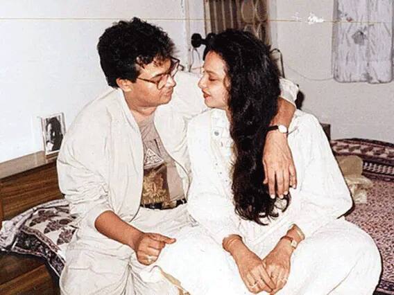 मीडिया रिपोर्ट के अनुसार उनके पति की मौत का जिम्मेदार रेखा को बताया गया था. लेकिन रेखा इस मुद्दे पर ज्यादा चुप नहीं रहीं और उन्होंने इस पर अपनी सफाई दी थी.