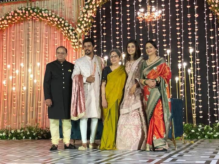त्यांच्या फोटोवर चाहते आणि सेलिब्रिटी अभिनंदनाचा वर्षाव करत आहेत. त्यांच्या या सोहळ्याला अनेक दिग्गजांनी हजेरी लावली.