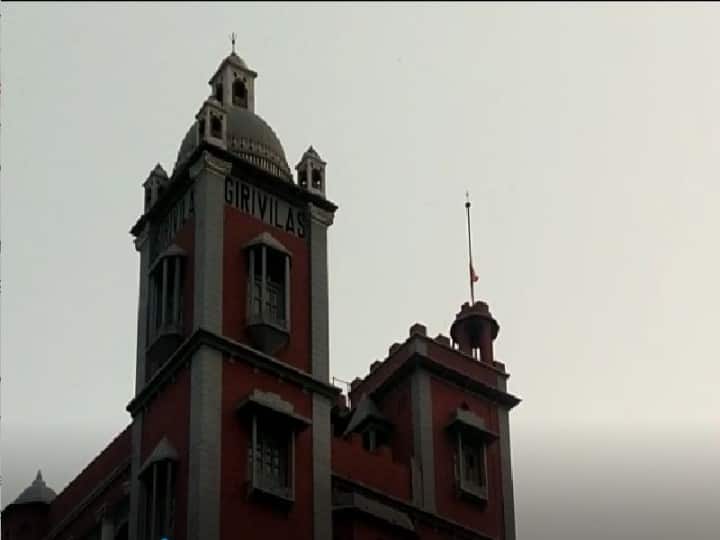 Chhattisgarh News Saffron flag hoisted by removing the traditional flag in the Sarangarh palace ann Chhattisgarh News: सारंगढ़ राजमहल में पारंपरिक झंडा हटाकर भगवा झंडा फहराया, राजपरिवार ने जताई ये आशंका