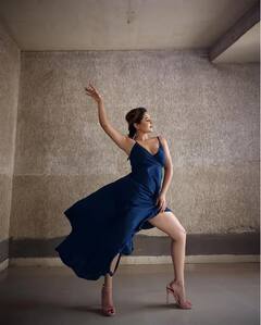 In Pics: બ્લૂ શોર્ટ ડ્રેસમાં સ્ટનિંગ લૂક આપતી રશ્મી દેસાઈએ કરાવ્યું ફોટોશુટ, જુઓ ફોટો