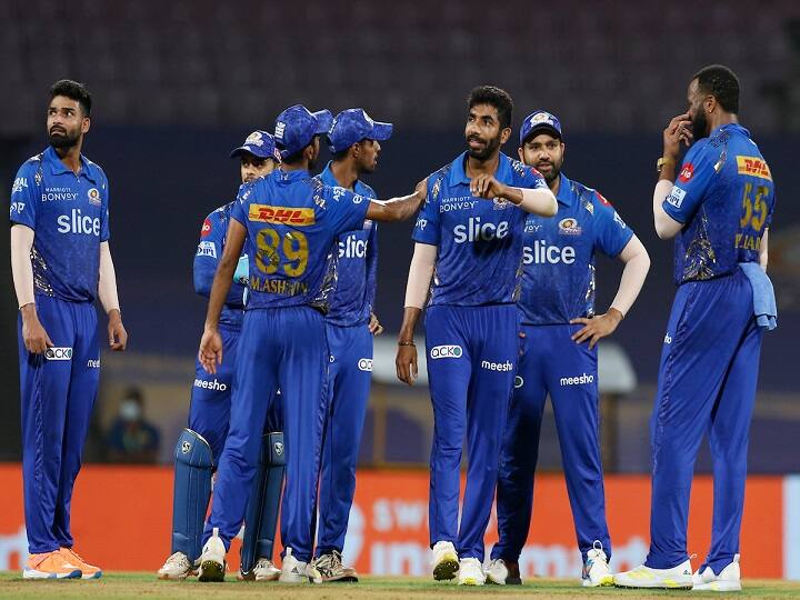 Boom Boom Boom Bumrah  kolkata knight riders set target 166 runs for mumbai indians mi vs kkr jasprit bumrah took 5 wickets IPL 2022 Marathi News MI vs KKR : बुम बुम बुमराहाचा पॉवर 'पंच', कोलकात्याला 165 धावांत रोखले