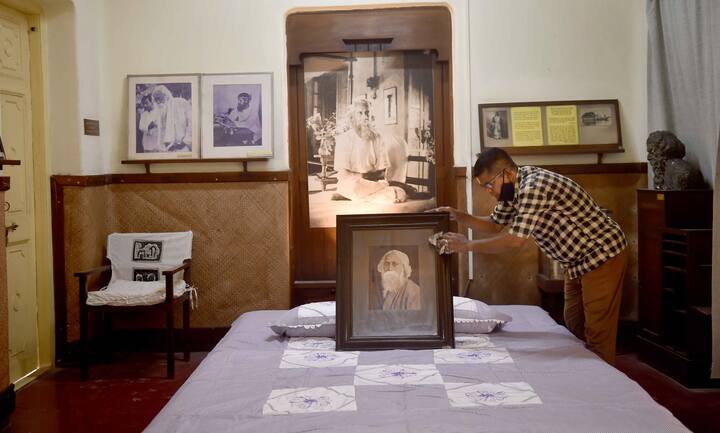 বহুমুখী প্রতিভার অধিকারী রবীন্দ্রনাথ ছিলেন একাধারে কবি, ঔপন্যাসিক, সংগীত রচয়িতা-সুরকার, নাট্যকার, চিত্রশিল্পী,, ছোটগল্পকার, প্রাবন্ধিক, অভিনেতা, সংগীতশিল্পী ও দার্শনিক। নতুন পথের নয়া দিগন্ত রচিত হয়েছিল তাঁর লেখণীতে।