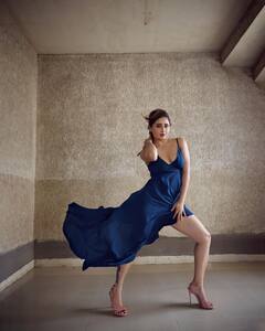 In Pics: ब्लू शॉर्ट ड्रेस में स्टनिंग नजर आईं Rashmi Desai, ग्लैमरस लुक फैंस को खूब आ रहा पसंद