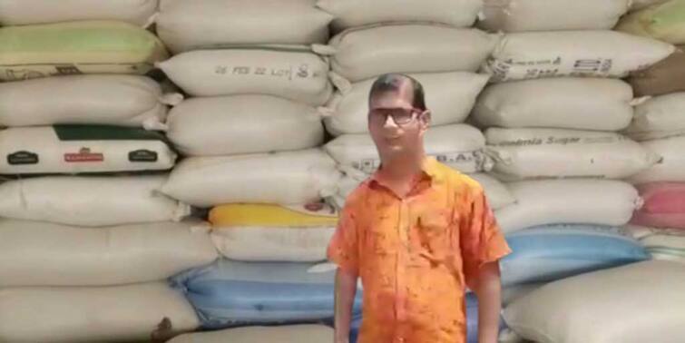 Purba Bardhaman: one arrested on illegaly store govt ration, know in details Purba Bardhaman: আইনবহির্ভূতভাবে বিপুল পরিমাণ সরকারী রেশন সামগ্রী মজুত, গ্রেফতার ১