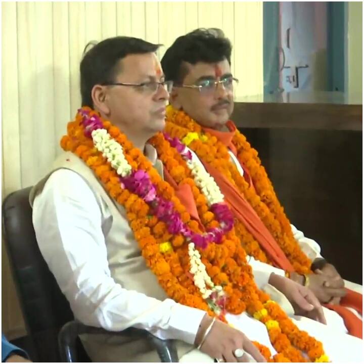 सीएम धामी ने ये भी कहा कि, हम चंपावत के लोगों के रोजगार के लिए काम करेंगे और इस क्षेत्र के ग्रामीण हिस्सों को सड़क और इंटरनेट कनेक्टिविटी प्रदान करेंगे.
