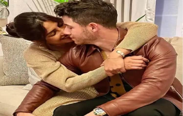 On Mother's Day 2022, Priyanka Chopra Nick Jonas shared the FIRST picture of their newborn daughter Malti Marie Priyanka Chopra : হাসপাতালে দীর্ঘ যুদ্ধ সেরে কন্যা এল ঘরে,  বুকের মাঝে নিয়ে ছবি দিলেন প্রিয়ঙ্কা