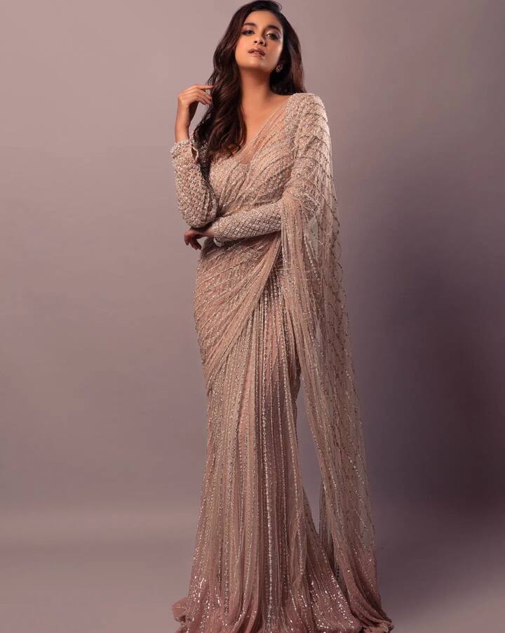 ప్రస్తుతం ఈ బ్యూటీ మహేష్ బాబు సరసన 'సర్కారు వారు పాట' సినిమాలో నటిస్తోంది. (Photo Courtesy: Keerthi Suresh Instagram)