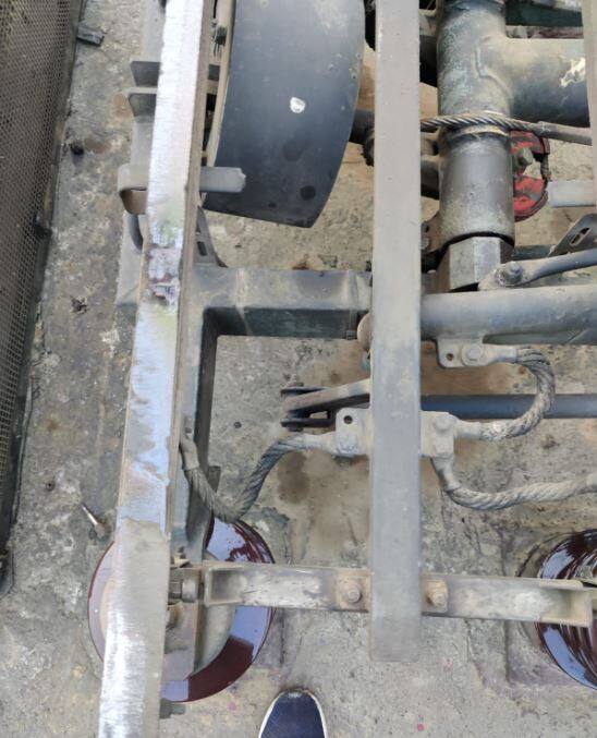 मुंबईत पश्चिम रेल्वेची (Western Railway) लोकल (Mumbai Local) वाहतूक विस्कळीत झाली होती. त्यामुळे आठवड्याच्या पहिल्या दिवशीच मुंबईकरांना मनस्ताप सहन करावा लागला. ओव्हरहेड वायर तुटल्यानं पश्चिम रेल्वेचा खोळंबा झाल्याची माहिती मिळत आहे.