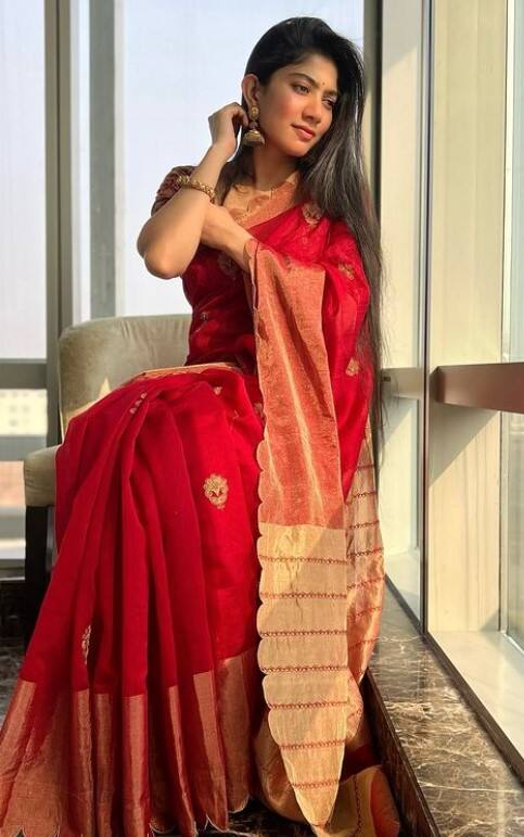 இலை எல்லாம் கைகள் தட்ட அதில் வெல்லும் பறவை ஒன்றை உன் காதில் கூவச் செய்வேன்