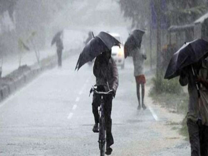 Chennai Rain : தமிழகத்தில் பரவலாக கொட்டித்தீர்க்கும் மழை.. சென்னையை குளுமையாக்கும் மழை.. மகிழ்ந்த மக்கள்..