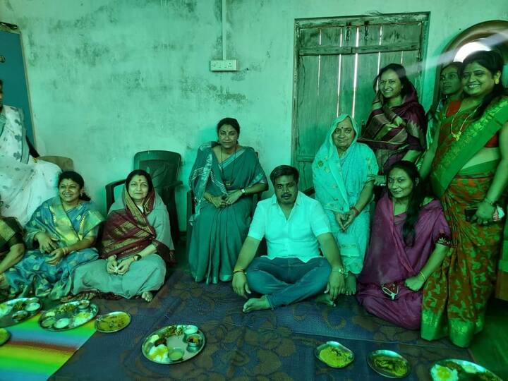 प्रवीण यांचे वडील मुनिराज राजणे हे शरद पवार यांचे एक निष्ठावान व अनुभवी कार्यकर्ते आहेत. यापूर्वी पवारांनीही त्यांच्या घरी भेट दिली असल्याने या भेटीच्या आठवणींनाही यावेळी उजाळा दिला