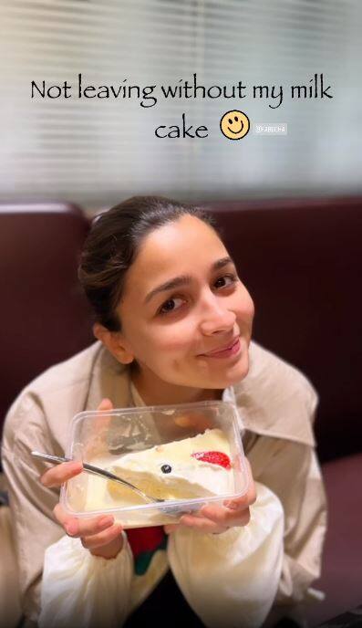 ਕੰਮ ਦੇ ਸਿਲਸਿਲੇ 'ਚ ਦੋਹਾ ਪਹੁੰਚੀ ਆਲੀਆ ਨੇ ਉੱਥੇ ਖਾਣੇ ਦਾ ਮਜ਼ਾ ਲਿਆ ਅਤੇ ਇਸ ਦੌਰਾਨ ਕਈ ਤਸਵੀਰਾਂ ਪੋਸਟ ਕੀਤੀਆਂ।