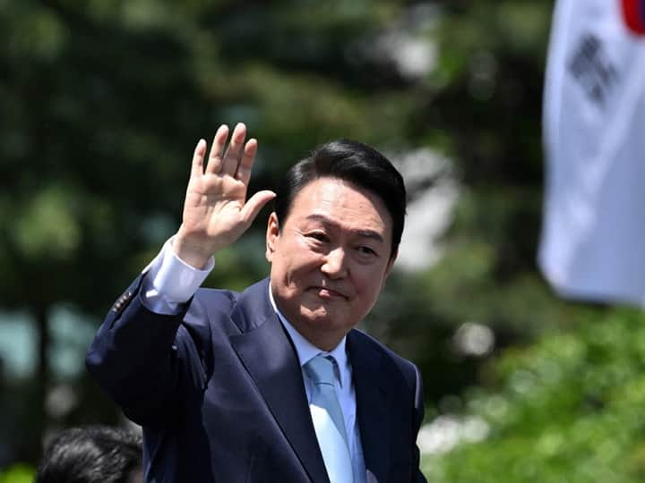 S Korea's New Leader Offers 'Audacious Plan' To Support North If It Denuclearises