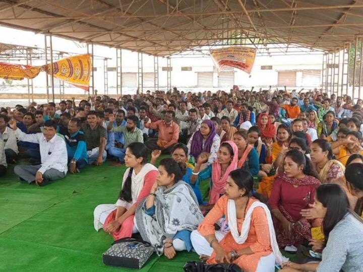 Bastar Workers are not getting employment due to MGNREGA workers going on strike ANN Bastar: बस्तर में मनरेगा कर्मचारियों के हड़ताल पर जाने से 80 हजार मजदूर हुए प्रभावित, नहीं मिल रहा काम