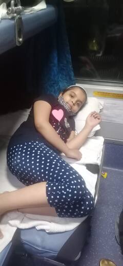 PHOTO : भारतीय रेल्वेचं मातांसाठी खास 'बेबी बर्थ'चं गिफ्ट