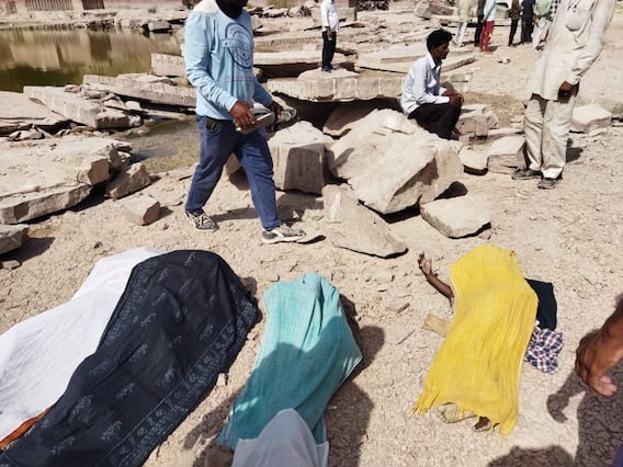 Jodhpur News: जोधपुर में डूबने से चार बच्चों की मौत के बाद पसरा मातम, मुख्यमंत्री गहलोत ने जताया दुख Jodhpur News: जोधपुर में डूबने से चार बच्चों की मौत के बाद पसरा मातम, मुख्यमंत्री गहलोत ने जताया दुख