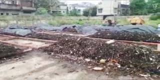 Hooghly: বর্জ্যের দুর্গন্ধে অতিষ্ঠ বাসিন্দারা, অভিযোগেও মেলেনি সুরাহা, পুরসভার গোডাউনে তালা ঝুলিয়ে বিক্ষোভ