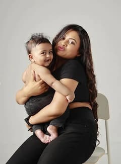 Farina: வெண்பாவும் மகன் அயனும்! கியூட் கிளிக்ஸ்!