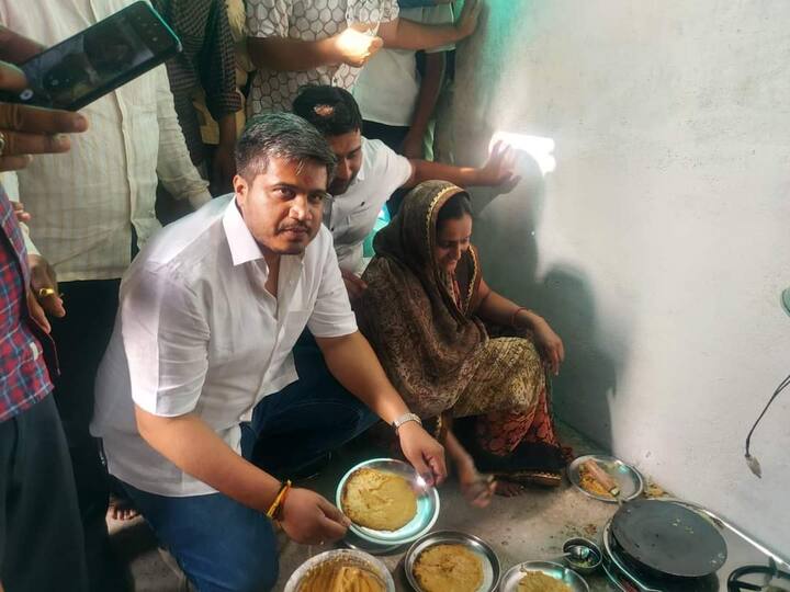यावेळी पोळी बनवण्याचाही त्यांनी प्रयत्न केला, त्यात थोड्याफार प्रमाणातच यश आल्याचं त्यांनी फेसबुक पोस्टमधून सांगितलं.