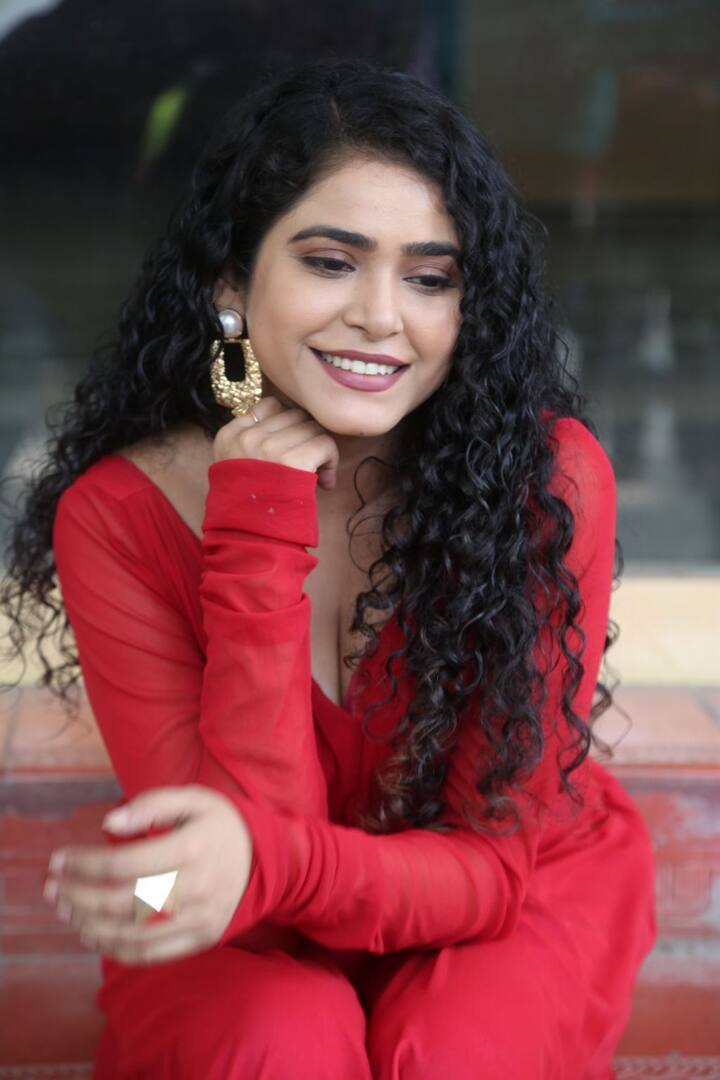 సోనాక్షి వర్మ ఫొటోలు