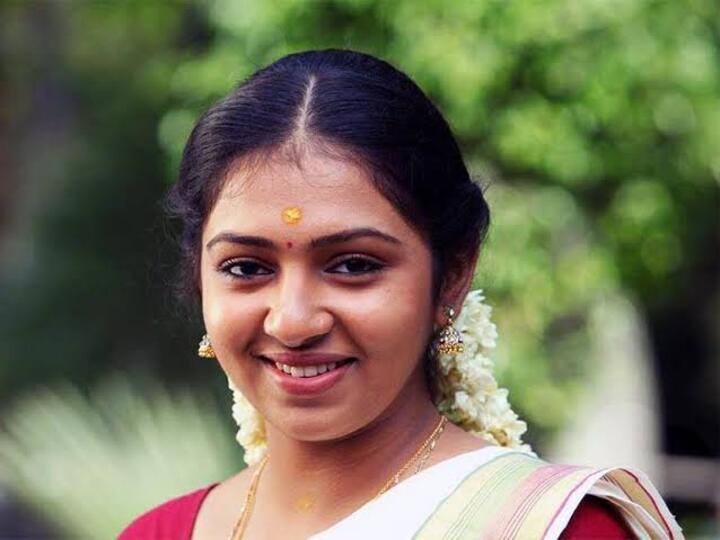 'வேதாளத்துக்கு பிறகு விஜய் கூட நடிக்குற எண்ணம் இல்லை' - நடிகை லட்சுமி மேனன் ஓபன் டாக்!