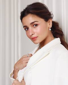 Alia Bhatt : आलियाचा बॉसी लूक; आऊटफिटनं वेधलं लक्ष