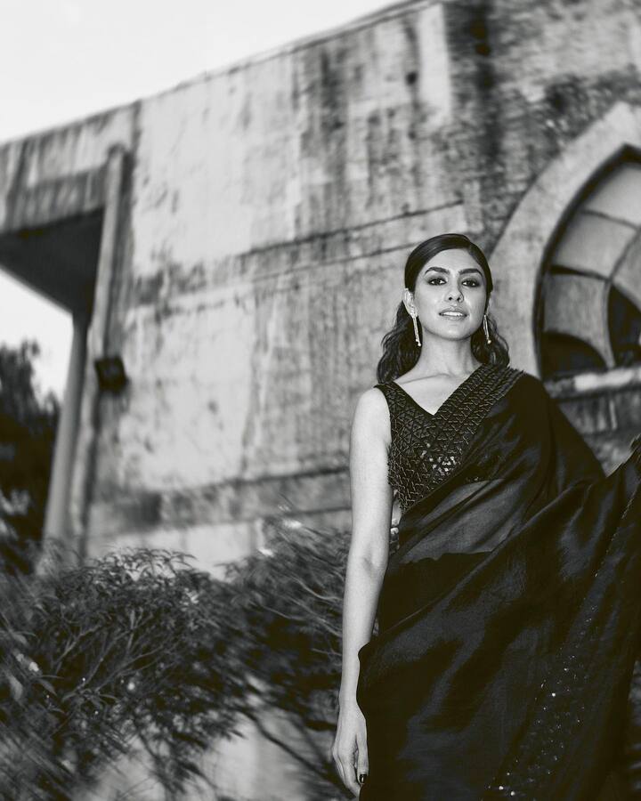 మృణాల్ ఠాకూర్ ఫొటోలు - Image Credit: Mrunal Thakur/Instagram
