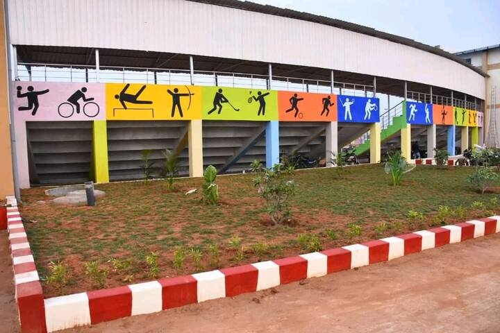 క్రీడాకారులకు సౌకర్యం కోసం జిల్లా కేంద్రంలో మినీ స్టేడియాన్ని నిర్మించారు. 