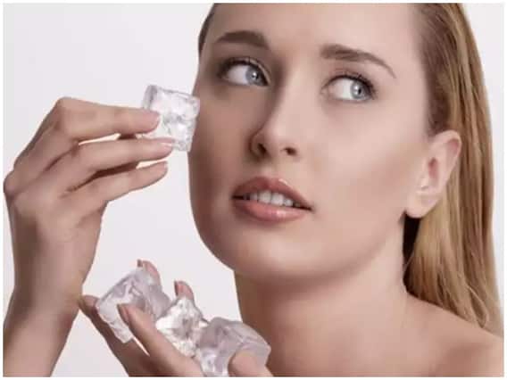Skin Care: बर्फ से चेहरे की मसाज करने के होते हैं कई फायदे, गर्मी में मिलती है ठंडक Skin Care: बर्फ से चेहरे की मसाज करने के होते हैं कई फायदे, गर्मी में मिलती है ठंडक