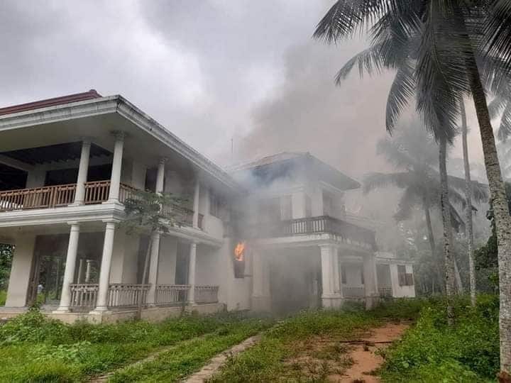 Sri Lanka Crisis : Basil Rajapaksa's house set on fire Sri Lanka Crisis: இலங்கை நிதியமைச்சராக இருந்த பசில் ராஜபக்சே வீட்டுக்கு தீவைப்பு!