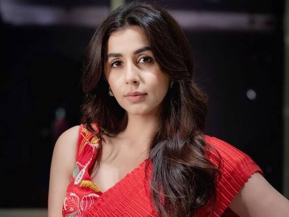 Nikki Galrani: ఎర్ర చీరలో ముద్ద మందారంలా ఆదికి కాబోయే భార్య నిక్కీ Nikki Galrani: ఎర్ర చీరలో ముద్ద మందారంలా ఆదికి కాబోయే భార్య నిక్కీ