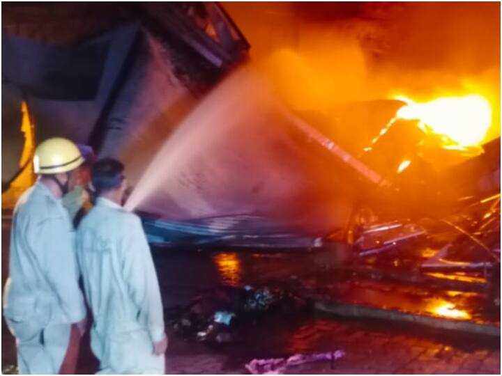 Six Shop of Timber Market burnt in Fire in Indore ANN Indore News: इंदौर में लकड़ी की 6 दुकानों में लगी आग, सुबह तक नहीं बुझ पाई थी रात में लगी आग, इतने का हुआ नुकसान