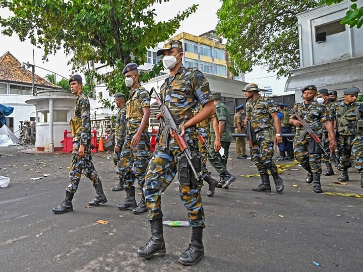 Sri Lanka Crisis Armed forces ordered by Defence Ministry to open fire at anyone Looting public property Sri Lanka Crisis: Shoot At Sight Order Issued Against Those Damaging Property, Causing Harm To Others
