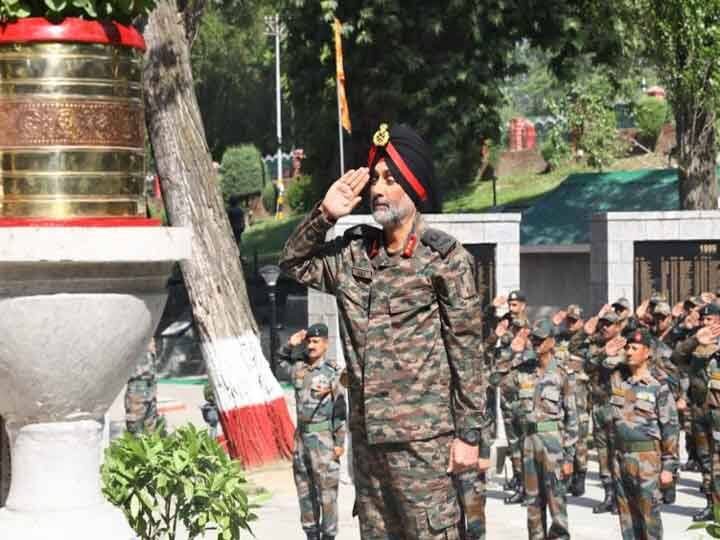 Lieutenant General Amardeep Singh Aujla took over the command of Chinar Corps ANN New Chinar Corps Commander: लेफ्टिनेंट जनरल अमरदीप सिंह औजला ने संभाली चिनार कोर की कमान, काउंटर-टेरेरिज्म के माने जाते हैं एक्सपर्ट