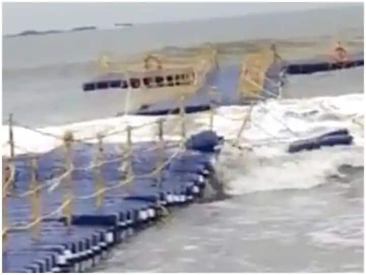 first floating bridge of karnataka collapse after three days of inauguration by mla  Bridge Collapse : उद्घाटनानंतर तिसऱ्या दिवशीच पूल गेला वाहून, तब्बल 80 लाख रूपये केला होता खर्च