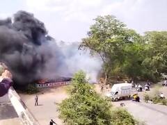 Durg: रेलवे अंडर ब्रिज के शेड में लगी भीषण आग, दमकल की 3 गाड़ियों ने पाया काबू, लाखों का नुकसान