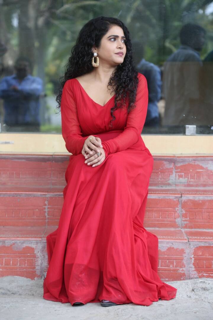 సోనాక్షి వర్మ ఫొటోలు