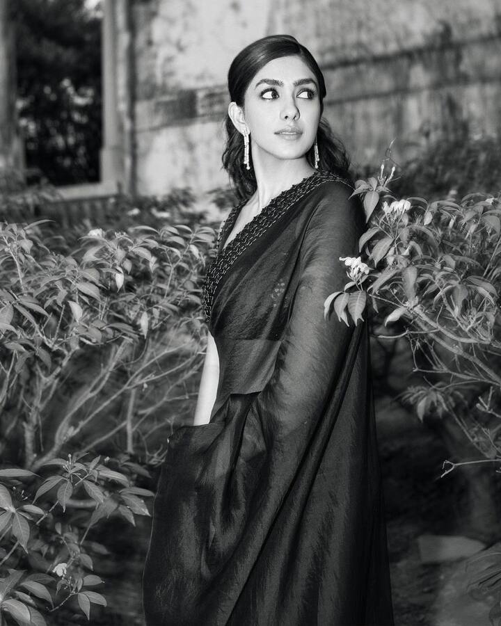 మృణాల్ ఠాకూర్ ఫొటోలు - Image Credit: Mrunal Thakur/Instagram