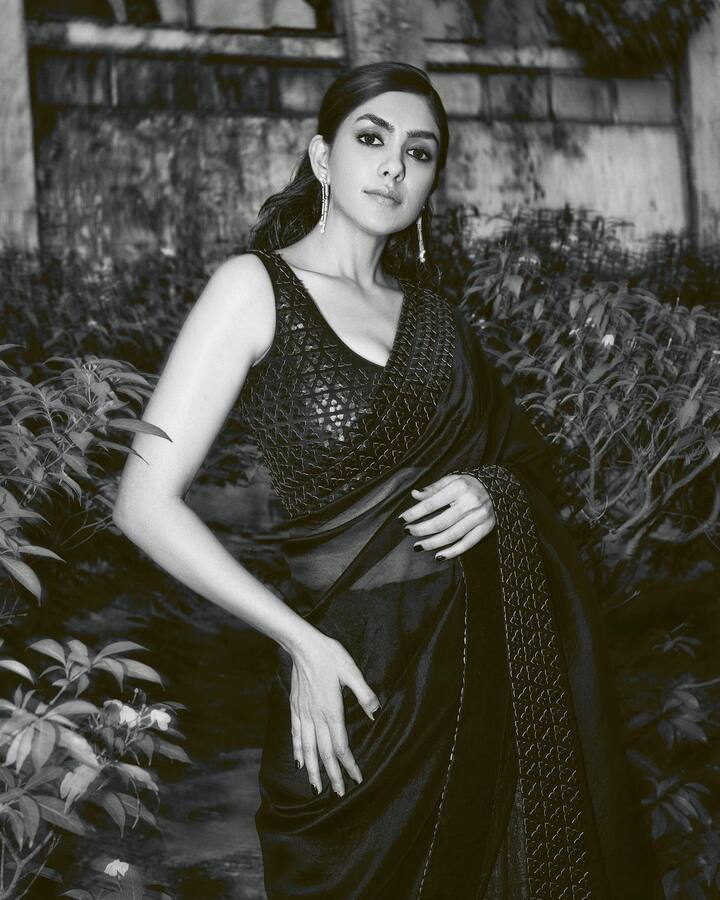 మృణాల్ ఠాకూర్ ఫొటోలు - Image Credit: Mrunal Thakur/Instagram