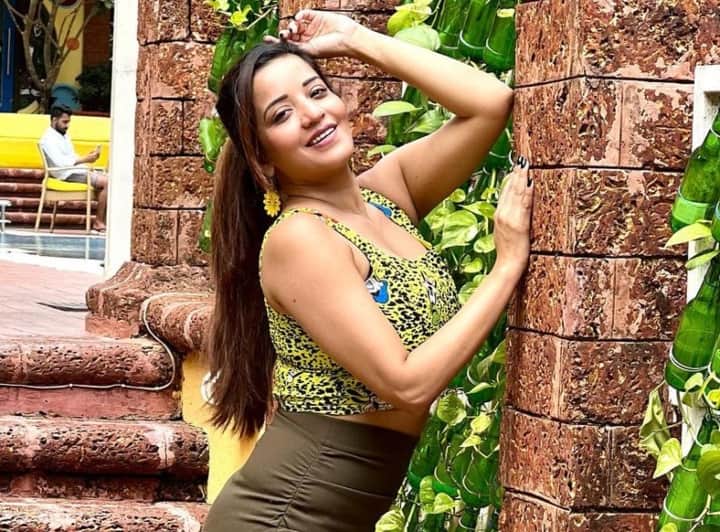 भोजपुरी फिल्मों की सुपरस्टार मोनालिसा (Monalisa) के लाखों चाहने वाले हैं. उन्होंने अब भोजपुरी के साथ ही छोटे पर्दे पर भी अपनी एक अलग पहचान बना ली है. ऐसे में वह अपने फैंस से रूबरू होने का कोई मौका भी नहीं छोड़ती हैं और आए दिन अपनी कातिल अदाओं से हर किसी को दीवाना करती हैं. एक बार फिर कुछ ऐसा ही हुआ है.